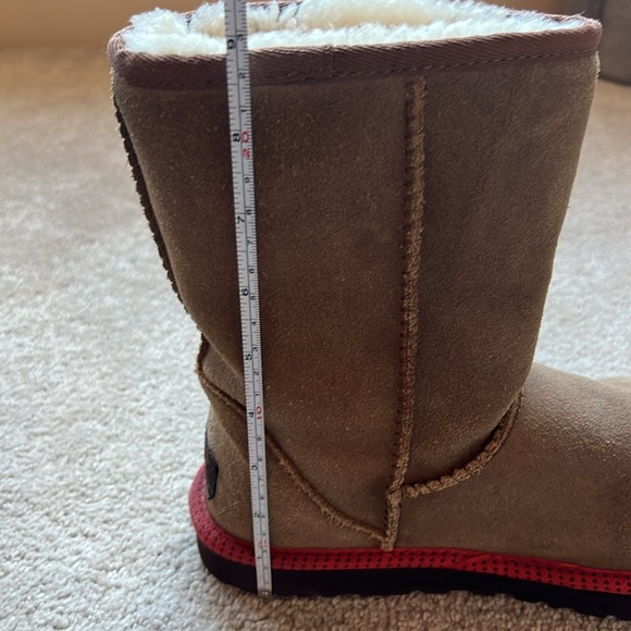 UGG RARE Classic Short US 7 with Red cable trim - Excellent Condition - Picture 13 of 16